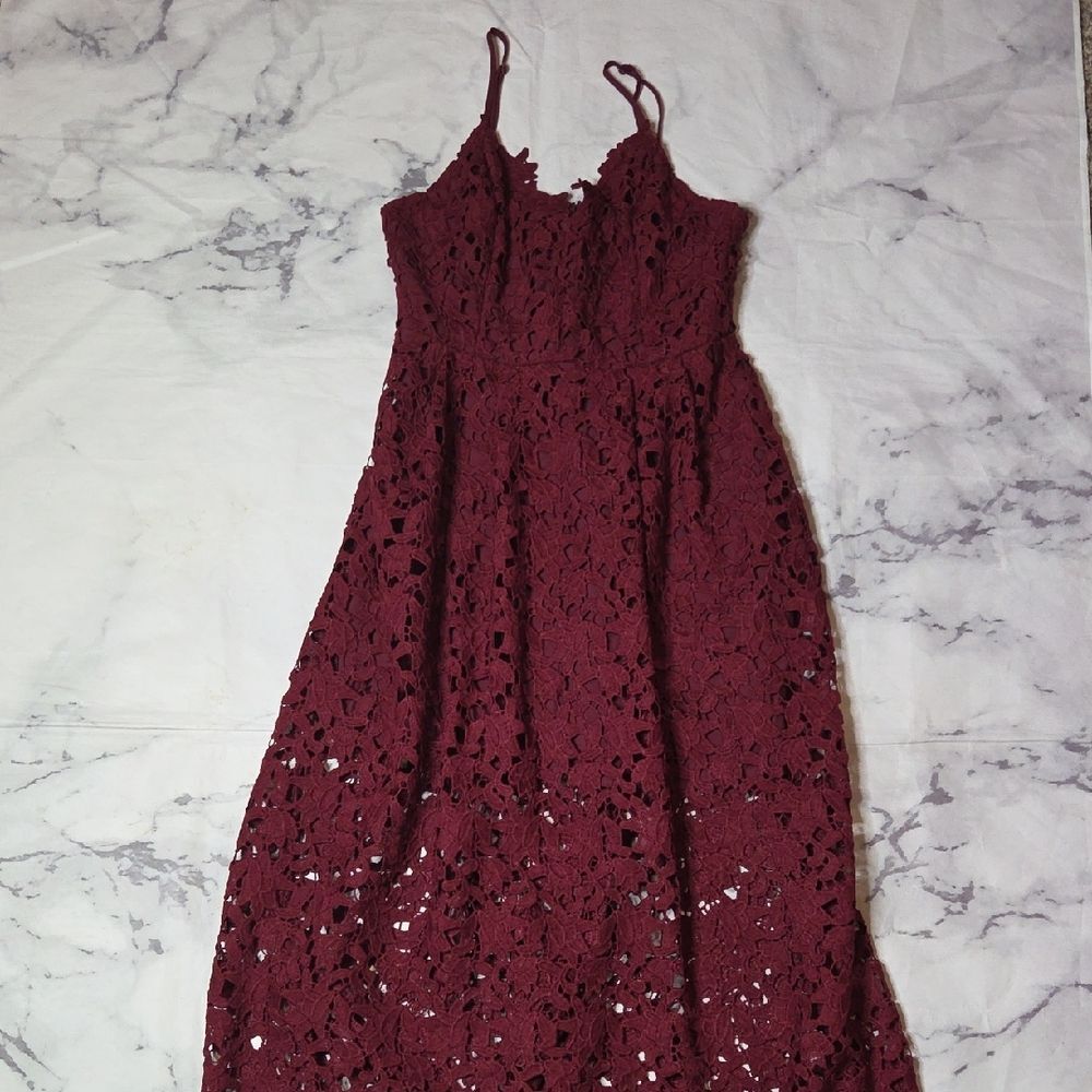 Astr Lace Midi Dress in Rich Burgundy